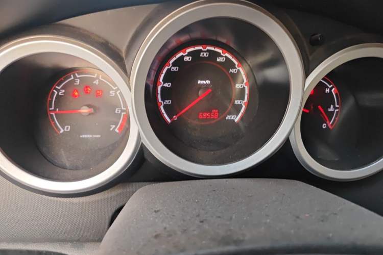Used CHANGAN CX20 2014 1.4L Manual Sport Version China IV Standard Odometer Close Up