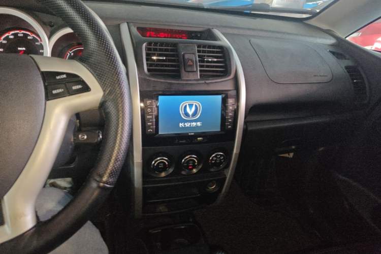 Used CHANGAN CX20 2014 1.4L IMT Sunroof Navigation Version China IV Standard Audio And AC Panel