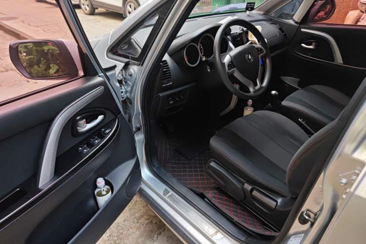 Used CHANGAN CX20 2014 1.4L Manual Sunroof Navigation Version – China IV Standard Driver Seat