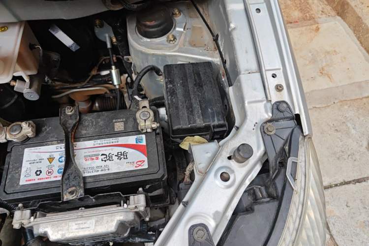 Used CHANGAN CX20 2014 1.4L Manual Sunroof Navigation Version – China IV Standard Engine Bay Left