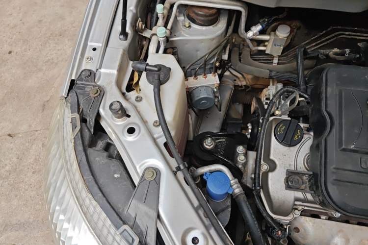 Used CHANGAN CX20 2014 1.4L Manual Sunroof Navigation Version – China IV Standard Engine Bay Right