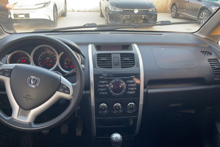 Used CHANGAN CX20 2014 1.4L Manual Sport Version China IV Standard Interior 3
