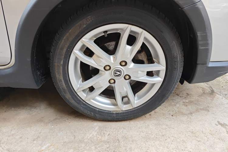 Used CHANGAN CX20 2014 1.4L Manual Sunroof Navigation Version – China IV Standard Right Front Wheel Hub