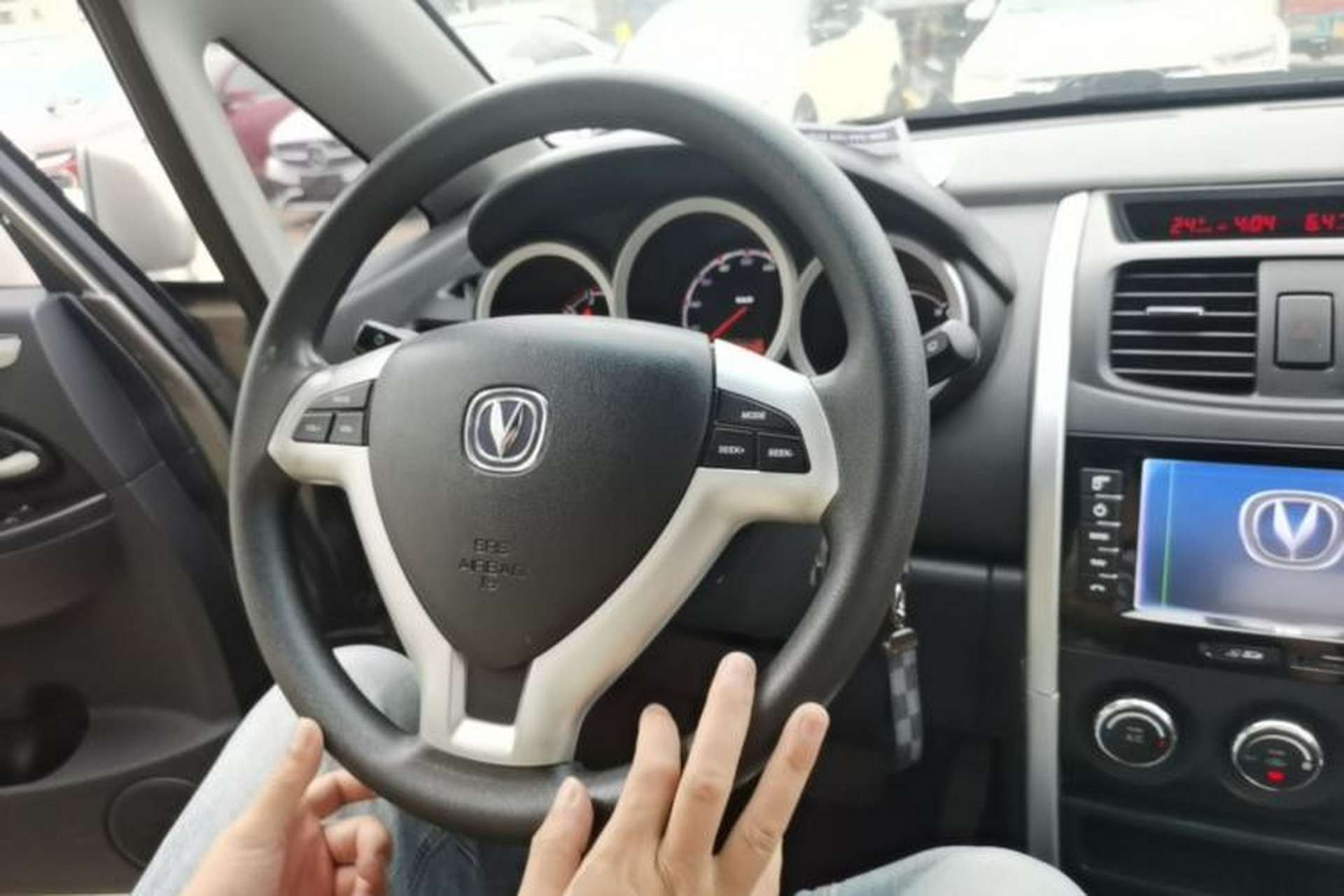 Used CHANGAN CX20 2014 1.4L IMT Sunroof Navigation Version China IV Standard Steering Wheel