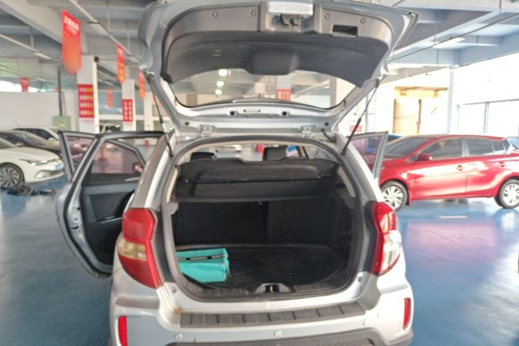Used CHANGAN CX20 2014 1.4L IMT Sunroof Navigation Version China IV Standard Trunk