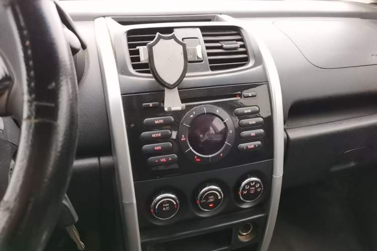 Used CHANGAN CX20 2014 1.4L Manual Sport Edition China V Standard Audio And AC Panel