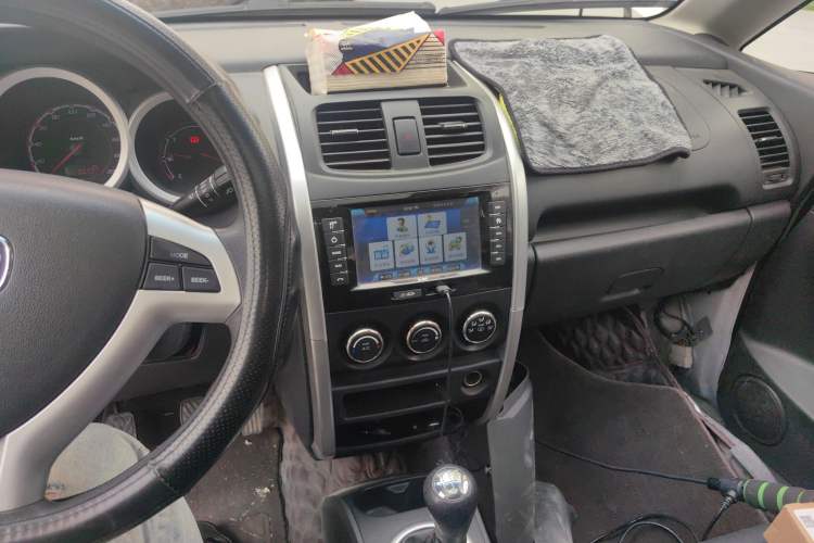 Used CHANGAN CX20 2014 1.4L Manual Sunroof Navigation Version – China IV Standard Audio And AC Panel