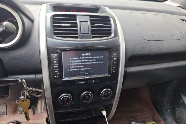 Used CHANGAN CX20 2014 1.4L Manual Sunroof Navigation Version China V Standard Audio And AC Panel