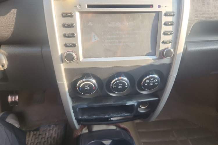 Used CHANGAN CX20 2014 1.4L Manual Sport Version China IV Standard Audio And AC Panel