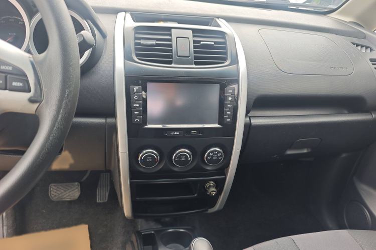 Used CHANGAN CX20 2014 1.4L IMT Sunroof Navigation Version China V Standard Audio And AC Panel