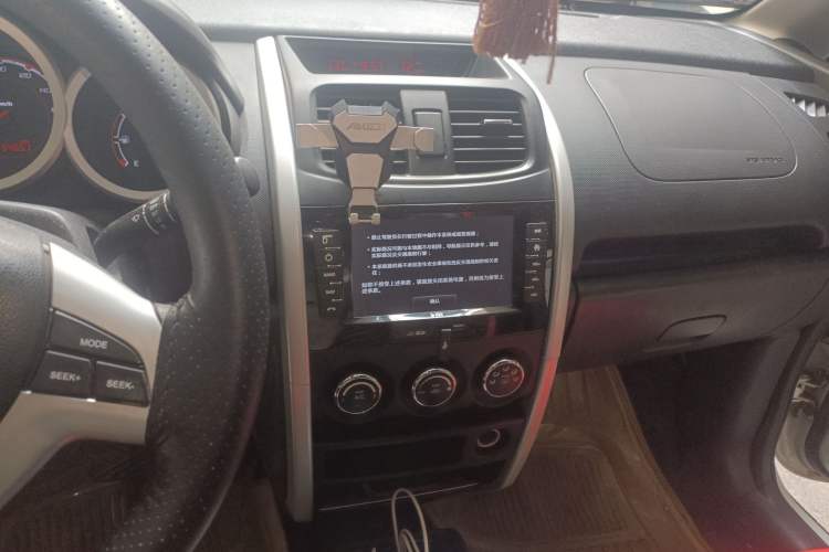 Used CHANGAN CX20 2014 1.4L IMT Sunroof Navigation Version China IV Standard Audio And AC Panel