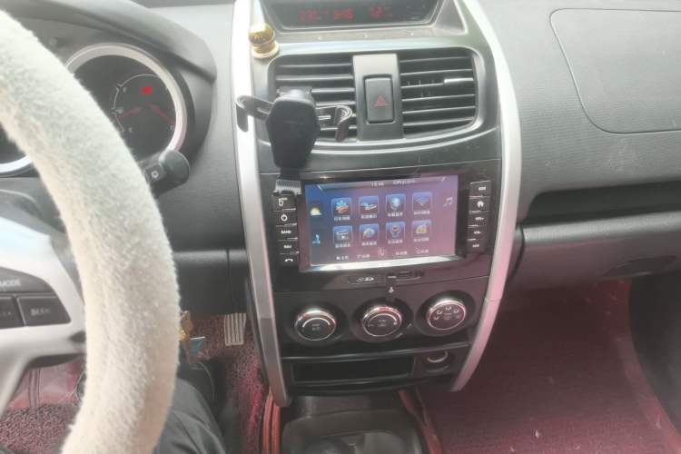 Used CHANGAN CX20 2014 1.4L Manual Sunroof Navigation Version – China IV Standard Audio And AC Panel