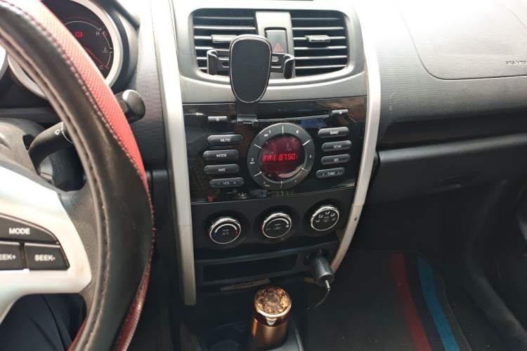 Used CHANGAN CX20 2014 1.4L Manual Sport Version China IV Standard Audio And AC Panel