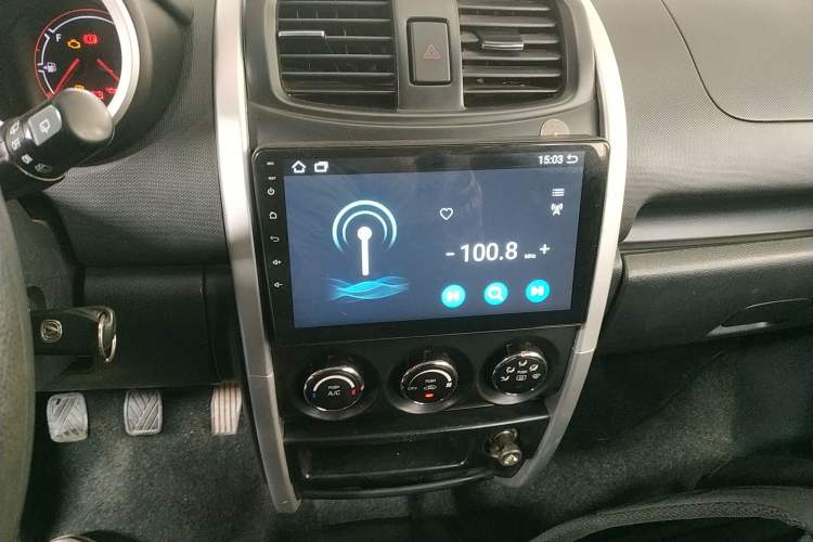 Used CHANGAN CX20 2014 1.4L Manual Sport Version China IV Standard Audio And AC Panel