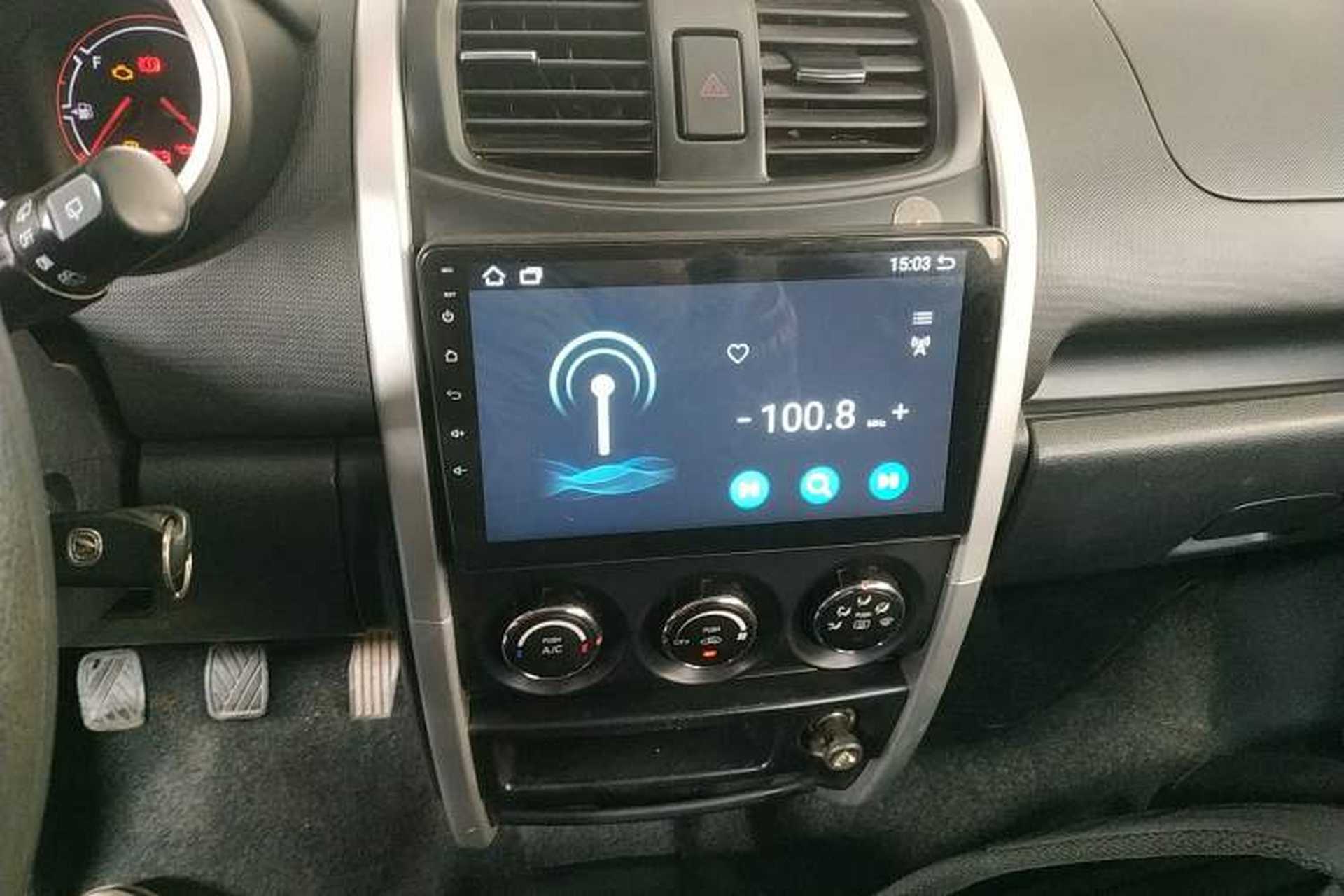 Used CHANGAN CX20 2014 1.4L Manual Sport Version China IV Standard Audio And AC Panel