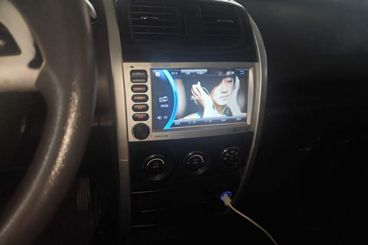 Used CHANGAN CX20 2014 1.4L Manual Sport Edition China V Standard Audio And AC Panel