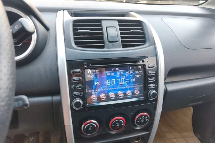 Used CHANGAN CX20 2014 1.4L Manual Sport Version China IV Standard Audio And AC Panel
