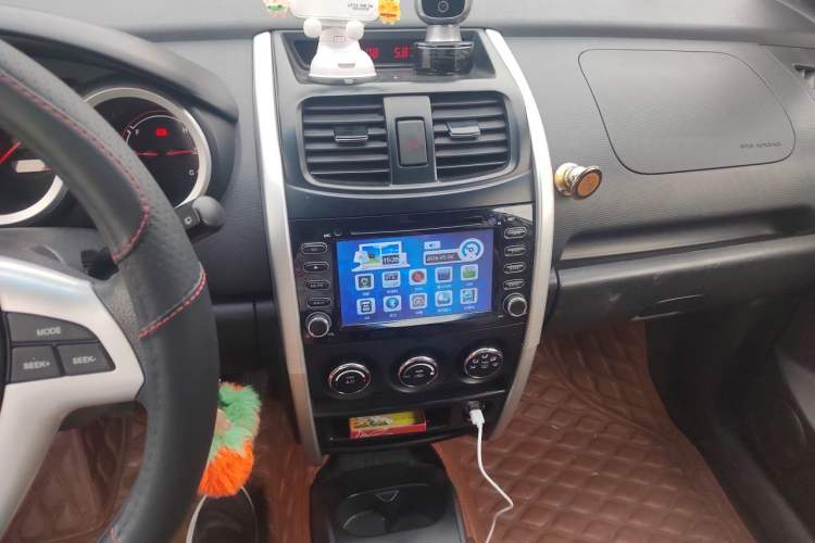 Used CHANGAN CX20 2014 1.4L Manual Sport Edition China V Standard Audio And AC Panel