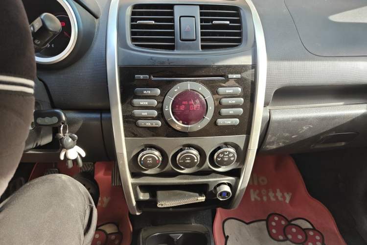 Used CHANGAN CX20 2014 1.4L Manual Sport Version China IV Standard Audio And AC Panel