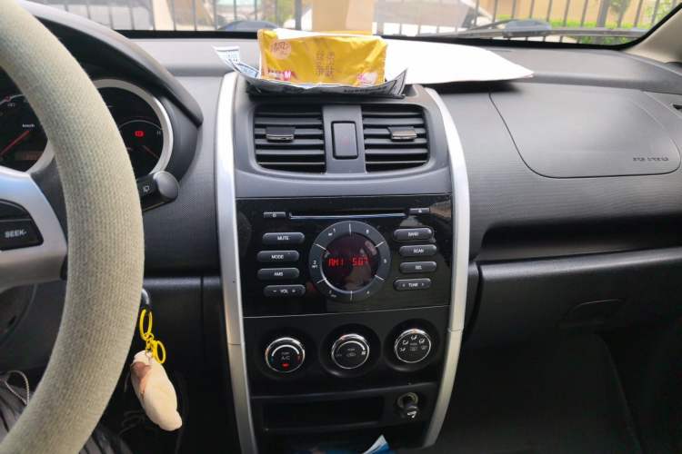 Used CHANGAN CX20 2014 1.4L Manual Sport Version China IV Standard Audio And AC Panel