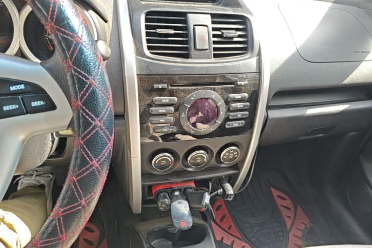 Used CHANGAN CX20 2014 1.4L Manual Sport Version China IV Standard Audio And AC Panel