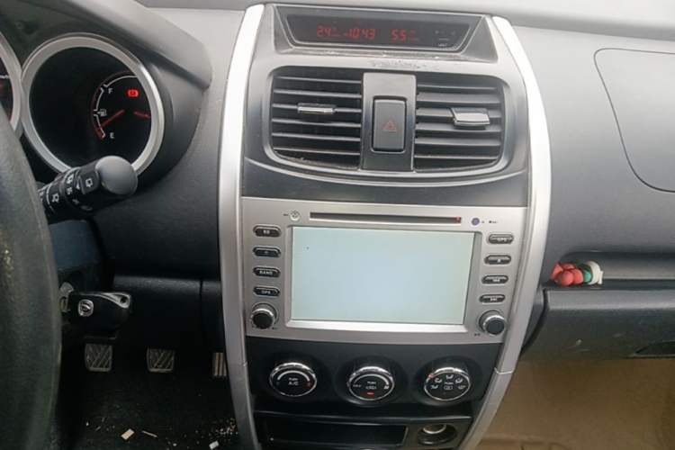 Used CHANGAN CX20 2014 1.4L Manual Sport Version China IV Standard Audio And AC Panel