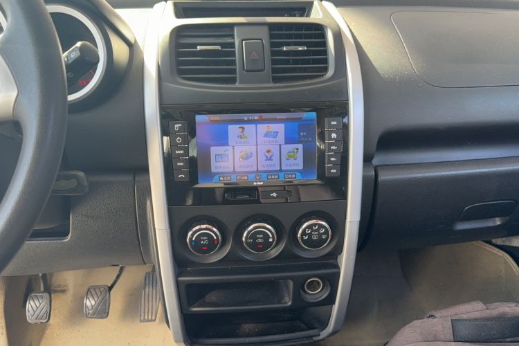 Used CHANGAN CX20 2014 1.4L Manual Sunroof Navigation Version – China IV Standard Audio And AC Panel