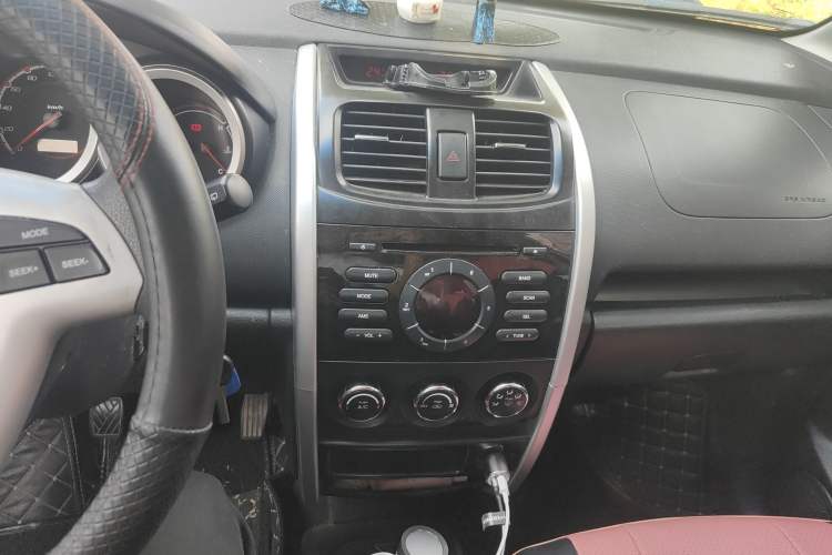 Used CHANGAN CX20 2014 1.4L Manual Sport Version China IV Standard Audio And AC Panel