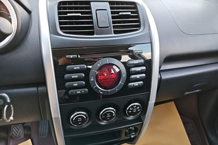 Used CHANGAN CX20 2014 1.4L Manual Sport Edition China V Standard Audio And AC Panel