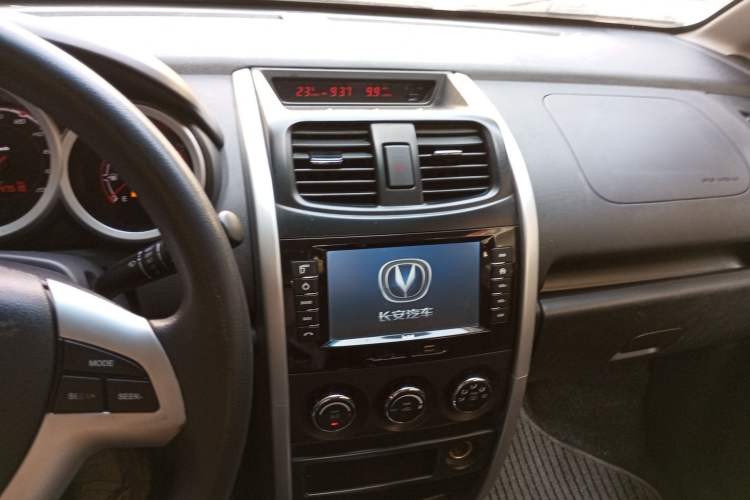 Used CHANGAN CX20 2014 1.4L IMT Sunroof Navigation Version China V Standard Audio And AC Panel