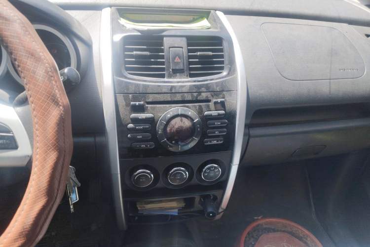 Used CHANGAN CX20 2014 1.4L Manual Sport Version China IV Standard Audio And AC Panel