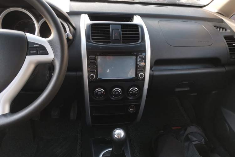 Used CHANGAN CX20 2014 1.4L Manual Sport Edition China V Standard Audio And AC Panel