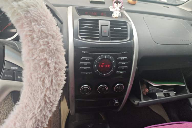 Used CHANGAN CX20 2014 1.4L Manual Sport Version China IV Standard Audio And AC Panel