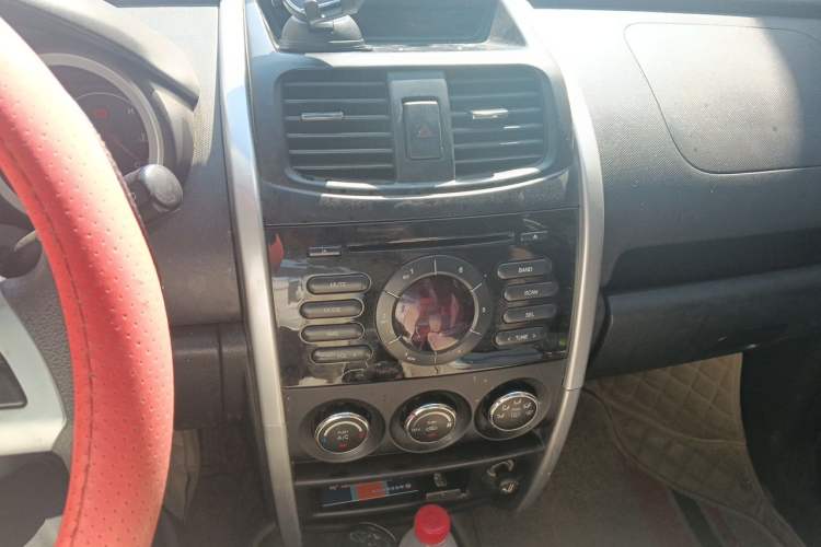 Used CHANGAN CX20 2014 1.4L Manual Sport Version China IV Standard Audio And AC Panel