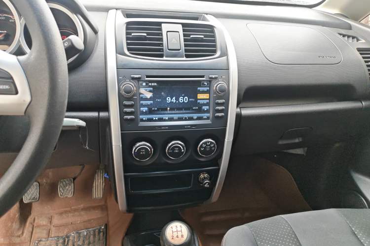 Used CHANGAN CX20 2014 1.4L Manual Sport Edition China V Standard Audio And AC Panel