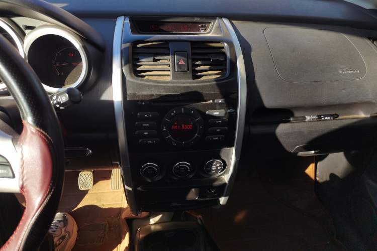 Used CHANGAN CX20 2014 1.4L Manual Sport Version China IV Standard Audio And AC Panel