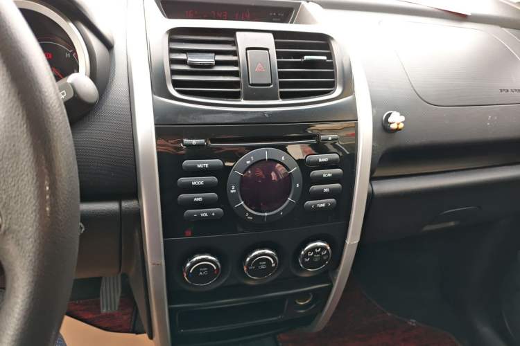 Used CHANGAN CX20 2014 1.4L Manual Sport Edition China V Standard Audio And AC Panel