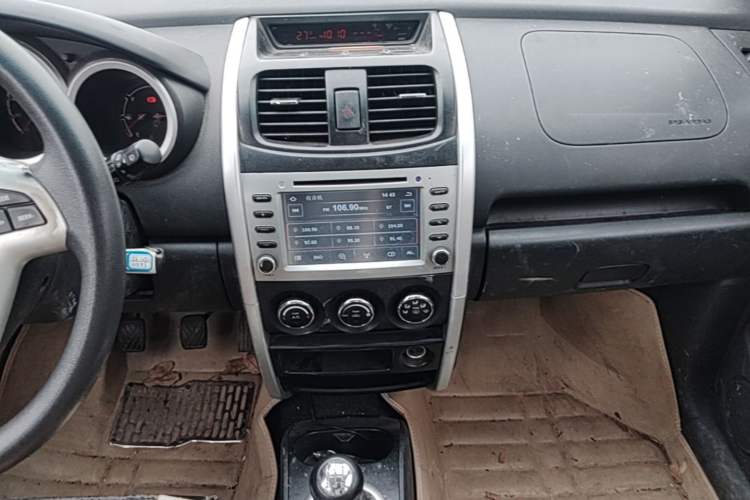 Used CHANGAN CX20 2014 1.4L Manual Sport Version China IV Standard Audio And AC Panel