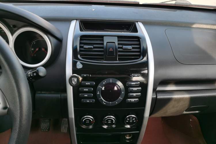 Used CHANGAN CX20 2014 1.4L Manual Sport Edition China V Standard Audio And AC Panel