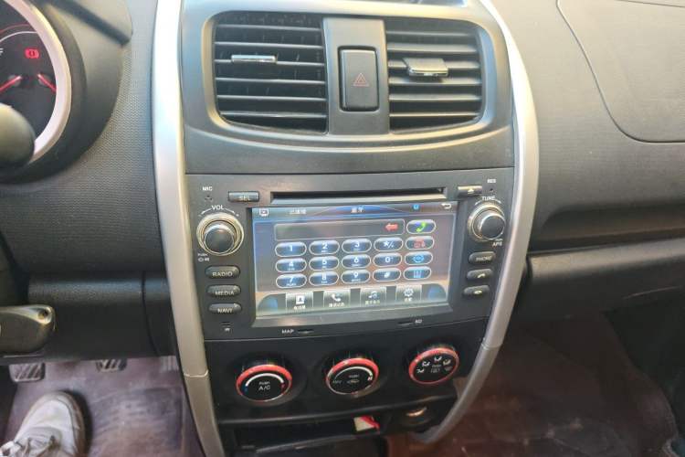Used CHANGAN CX20 2014 1.4L Manual Sport Edition China V Standard Audio And AC Panel