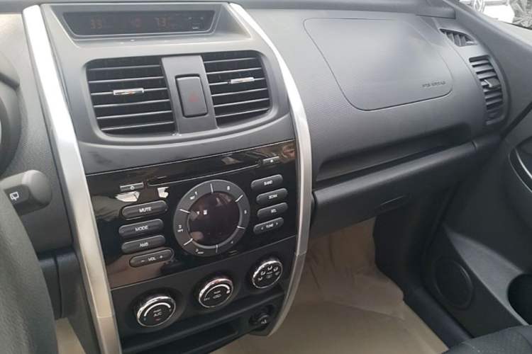 Used CHANGAN CX20 2014 1.4L Manual Sport Version China IV Standard Audio And AC Panel