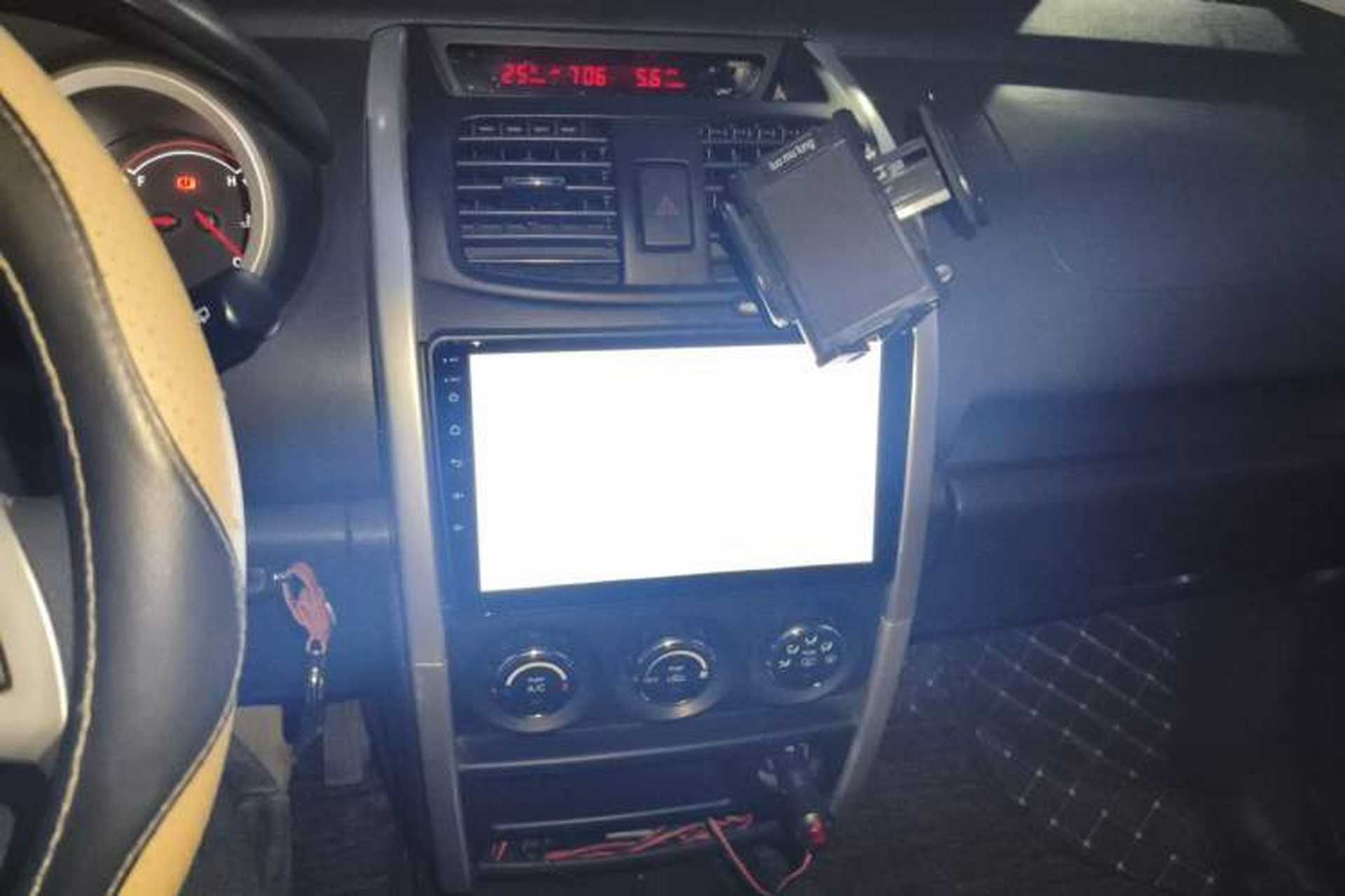 Used CHANGAN CX20 2014 1.4L Manual Sport Version China IV Standard Audio And AC Panel