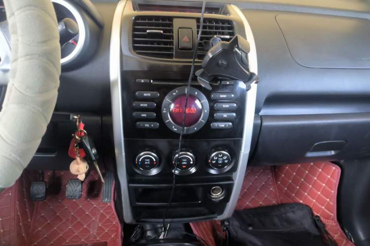 Used CHANGAN CX20 2014 1.4L Manual Sport Version China IV Standard Audio And AC Panel