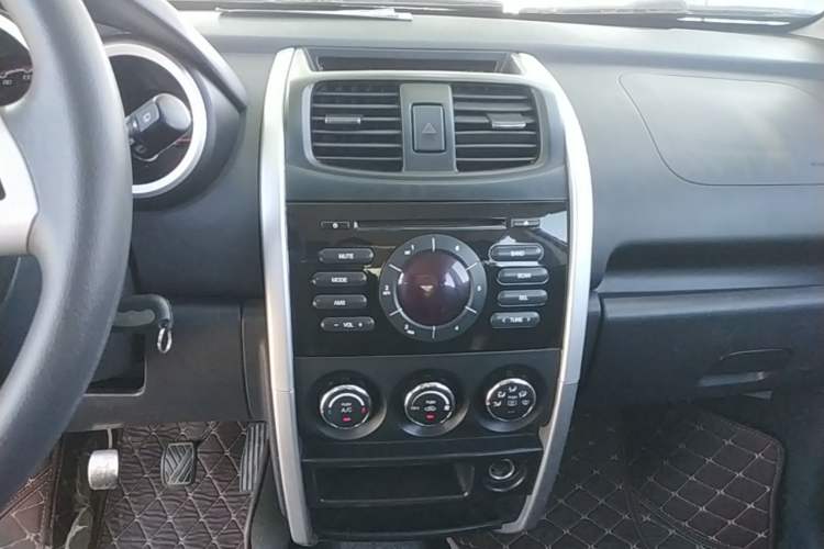 Used CHANGAN CX20 2014 1.4L Manual Sport Edition China V Standard Audio And AC Panel