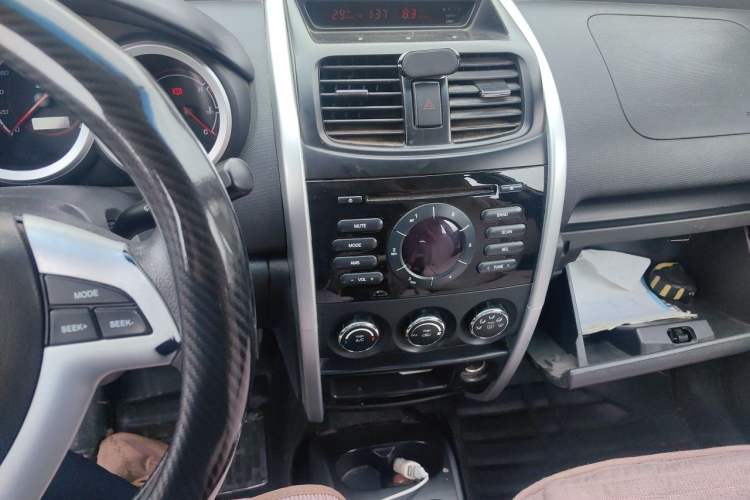 Used CHANGAN CX20 2014 1.4L Manual Sport Edition China V Standard Audio And AC Panel