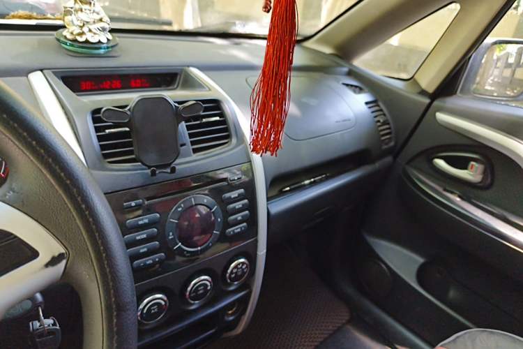 Used CHANGAN CX20 2014 1.4L Manual Sport Edition China V Standard Audio And AC Panel