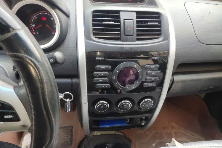 Used CHANGAN CX20 2014 1.4L Manual Sport Version China IV Standard Audio And AC Panel