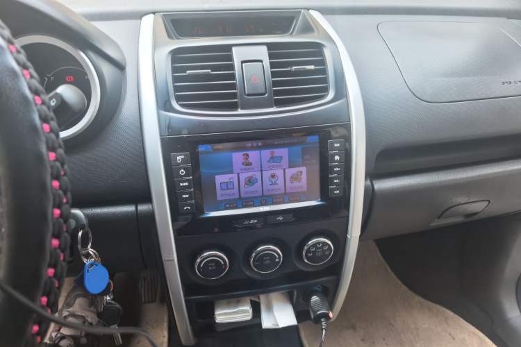 Used CHANGAN CX20 2014 1.4L Manual Sunroof Navigation Version – China IV Standard Audio And AC Panel
