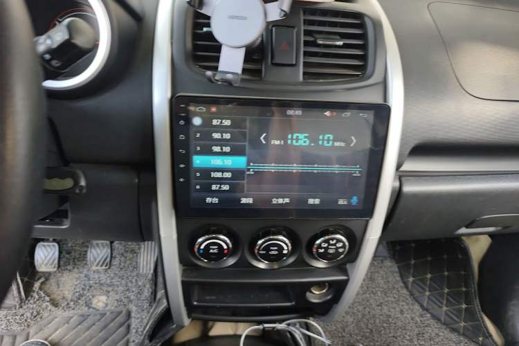 Used CHANGAN CX20 2014 1.4L Manual Sunroof Navigation Version – China IV Standard Audio And AC Panel