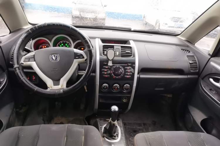 Used CHANGAN CX20 2014 1.4L Manual Sport Edition China V Standard Center Console